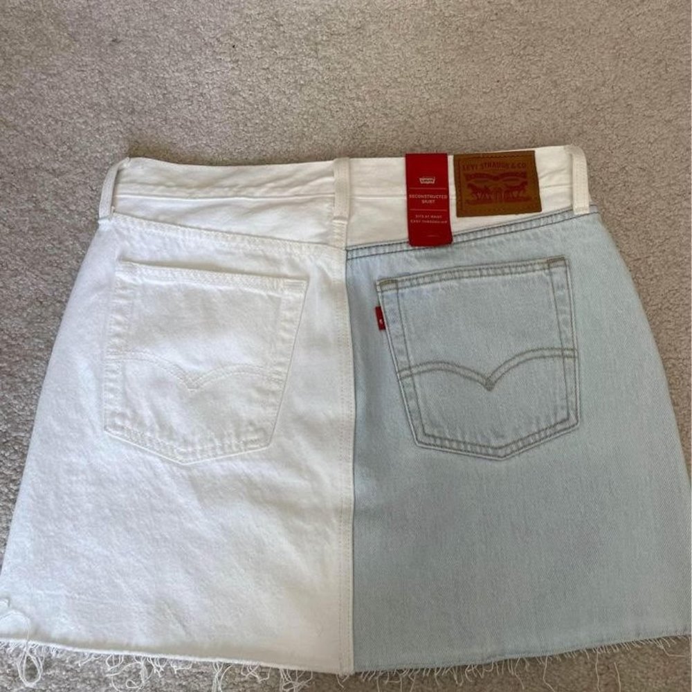 Denim Levi's Skirt - Size 28 - Picture 3 of 4